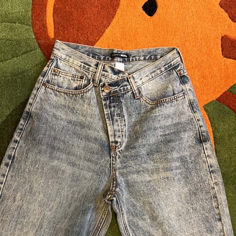 FASHION NOVA 💘 Crossover Button Jeans - Picture 2 of 4